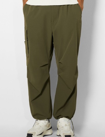 Pantaloni Bershka, verde