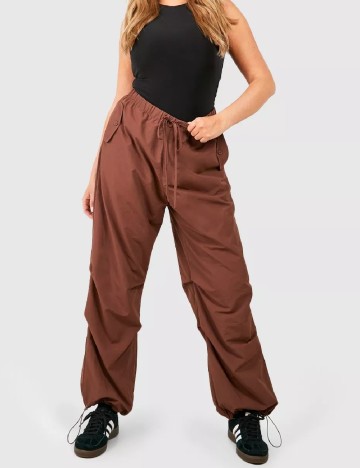 Pantaloni Boohoo Plus Size, maro