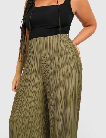 Pantaloni Boohoo Plus Size, kaki Verde