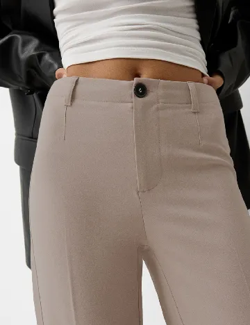 Pantaloni Bershka, bej Crem