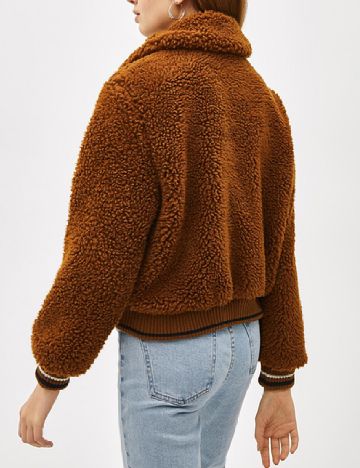 Jacheta Bershka, maro