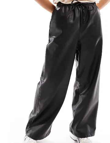 Pantaloni Stradivarius, negru Negru