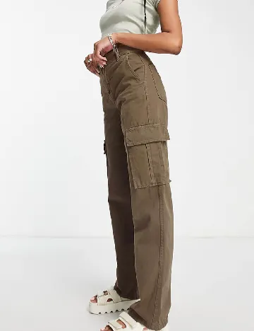 Pantaloni Stradivarius, kaki Verde