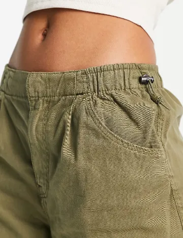 Pantaloni Bershka, kaki Verde