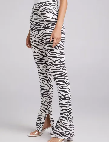 Pantaloni Bershka, alb/negru Alb