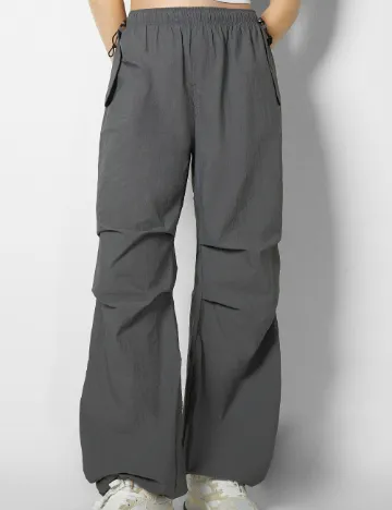 Pantaloni Bershka, gri inchis Gri