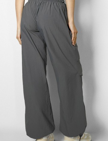 Pantaloni Bershka, gri inchis