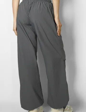 Pantaloni Bershka, gri inchis Gri