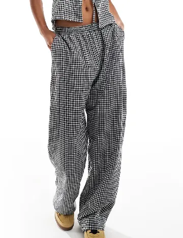 Pantaloni Reclaimed Vintage, alb/negru Negru