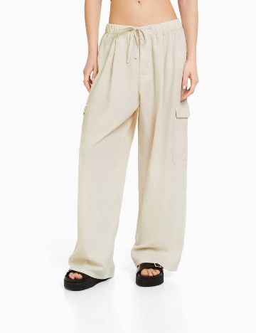 Pantaloni Bershka, crem