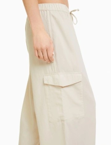 Pantaloni Bershka, crem