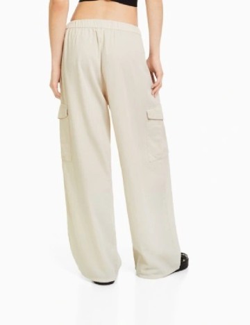 Pantaloni Bershka, crem