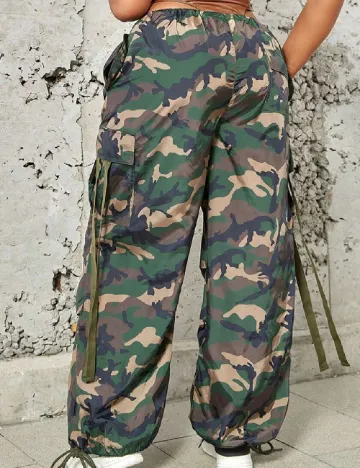 Pantaloni SHEIN CURVE, army Verde