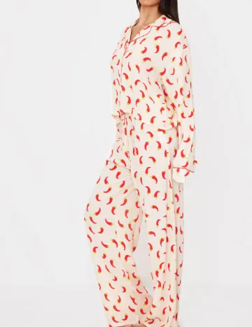 Pijama PRETTYLITTLETHING, crem