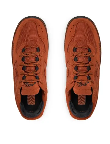 Adidasi Nike, caramiziu