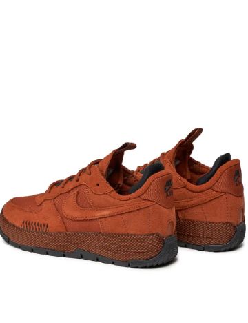 Adidasi Nike, caramiziu