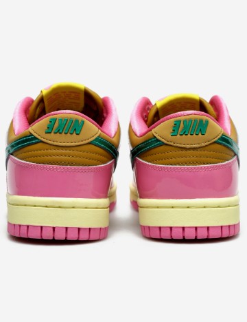 Adidasi Nike, mix culori