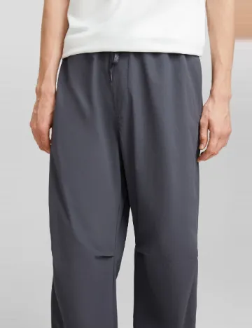 Pantaloni Bershka, gri