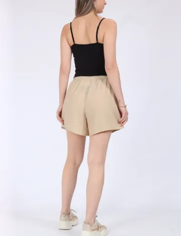 Pantaloni scurti Jacqueline de Yong, crem