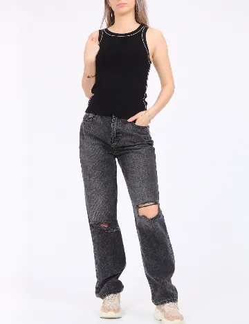 Maiou Jacqueline de Yong, negru