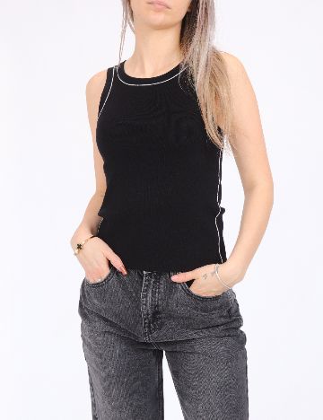 Maiou Jacqueline de Yong, negru