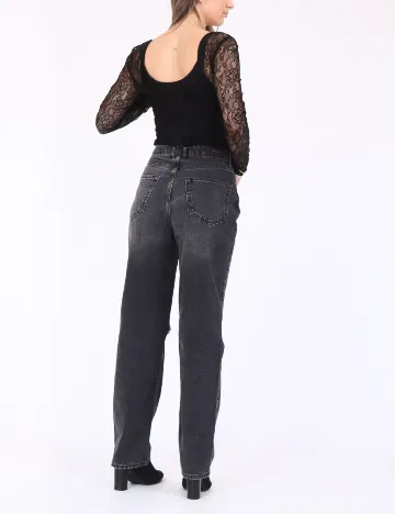 Body Only, negru