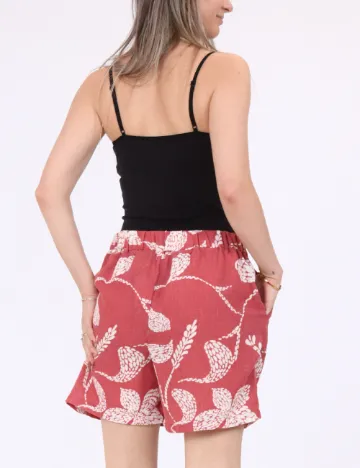 Pantaloni scurti Vero Moda, rosu