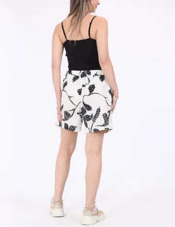 Pantaloni scurti Vero Moda, alb