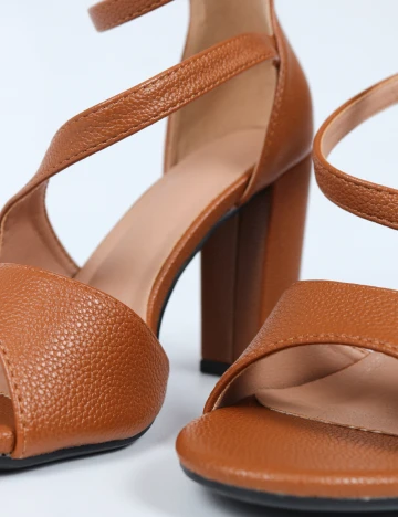 Pantofi SHEIN, maro