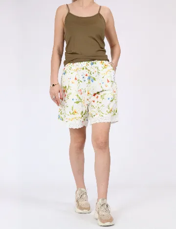 Pantaloni scurti Vero Moda, alb