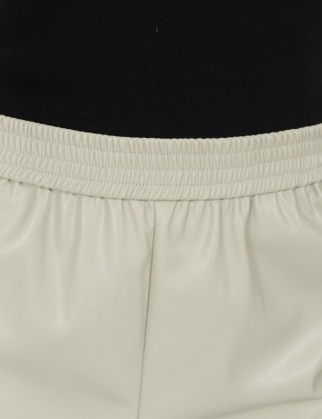 Pantaloni scurti Vero Moda, bej