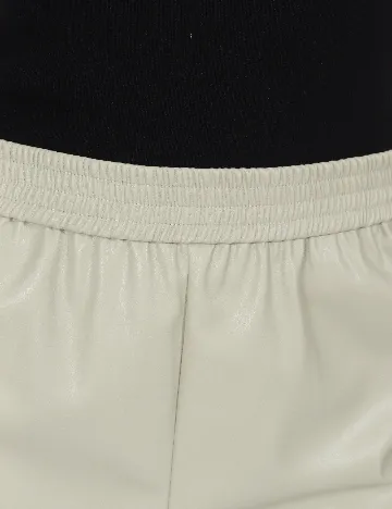 Pantaloni scurti Vero Moda, bej
