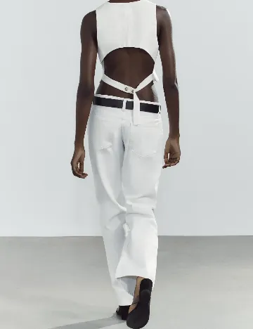 Vesta Zara, alb