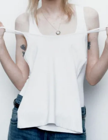 Maiou Zara, alb