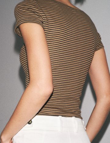 Tricou Zara, maro