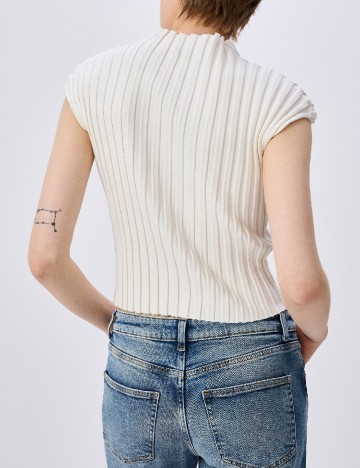 Top Reserved, ecru