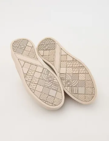 Adidasi Reserved, crem
