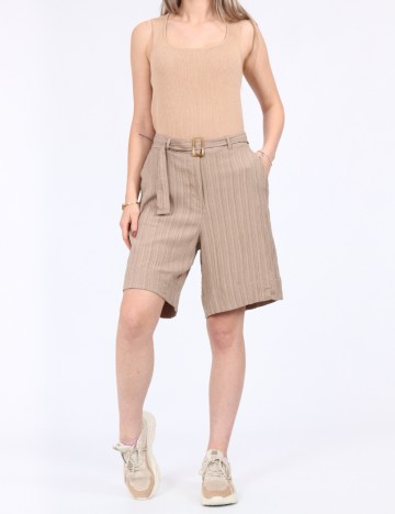 Pantaloni scurti Vero Moda, maro
