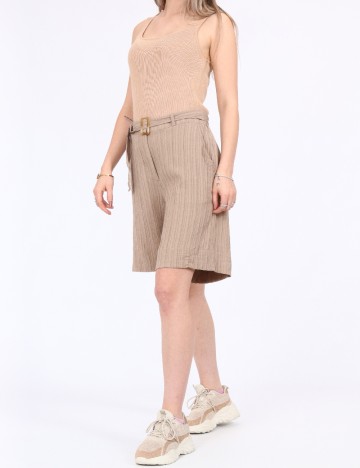 Pantaloni scurti Vero Moda, maro