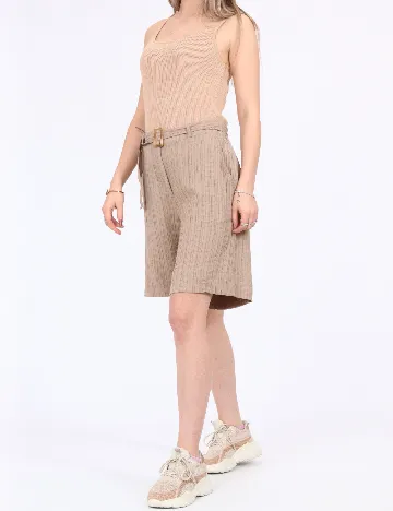 Pantaloni scurti Vero Moda, maro