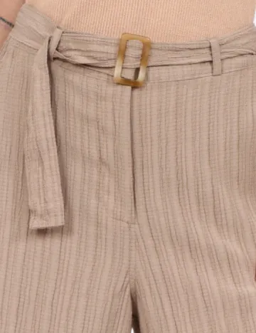 Pantaloni scurti Vero Moda, maro