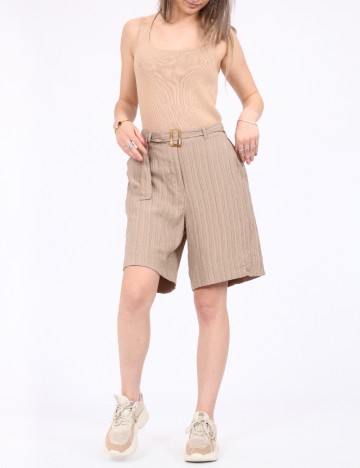 Pantaloni scurti Vero Moda, maro