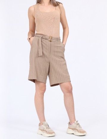 Pantaloni scurti Vero Moda, maro