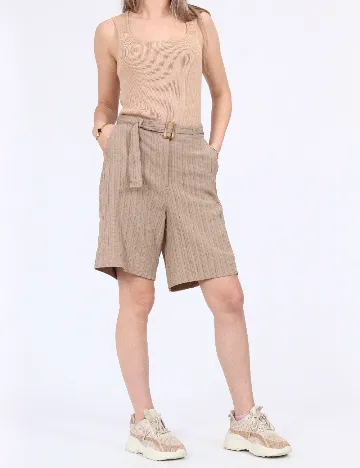 Pantaloni scurti Vero Moda, maro