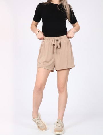 Pantaloni scurti Vero Moda, maro