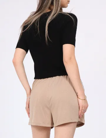 Pantaloni scurti Vero Moda, maro