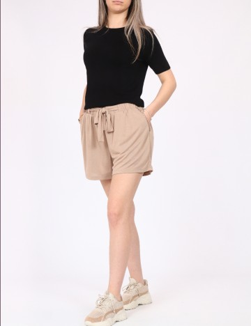 Pantaloni scurti Vero Moda, maro
