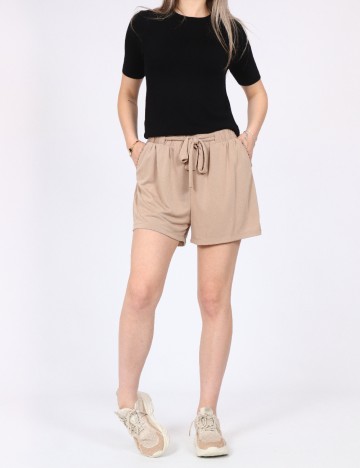 Pantaloni scurti Vero Moda, maro