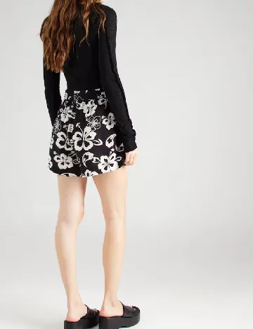 Pantaloni scurti Pieces, negru