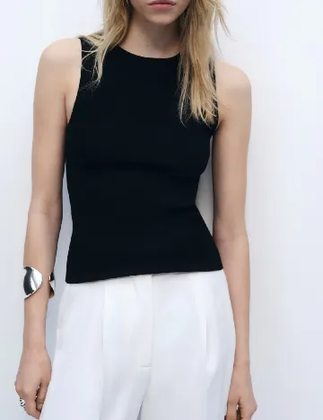 Maiou Mango, negru